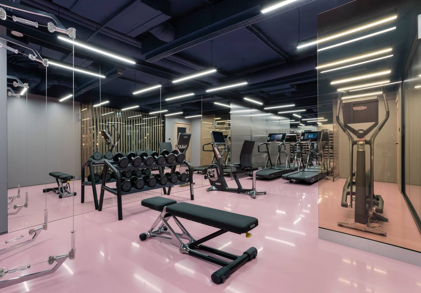 Puro-Krakow-Kazimierz-Sports-and-Entertainment-28