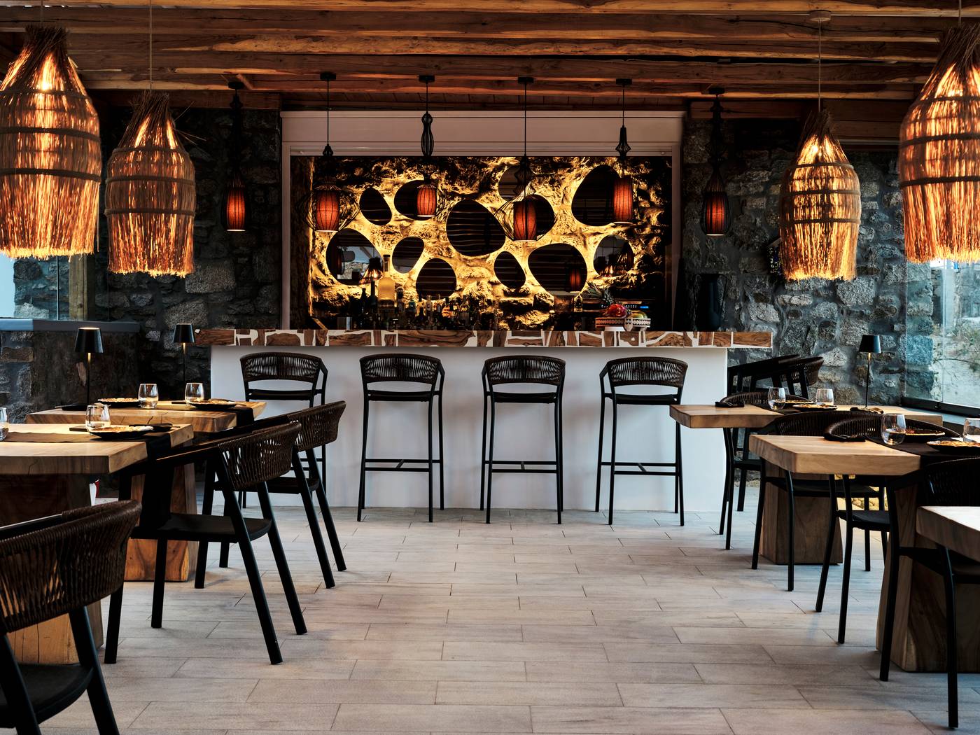 Mykonos-No5-Luxury-Suites---Villas-Restaurant-55