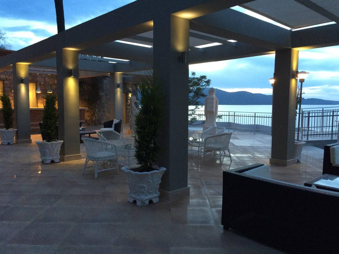 Blue-Dreams-Resorts---Spa-Lobby-13