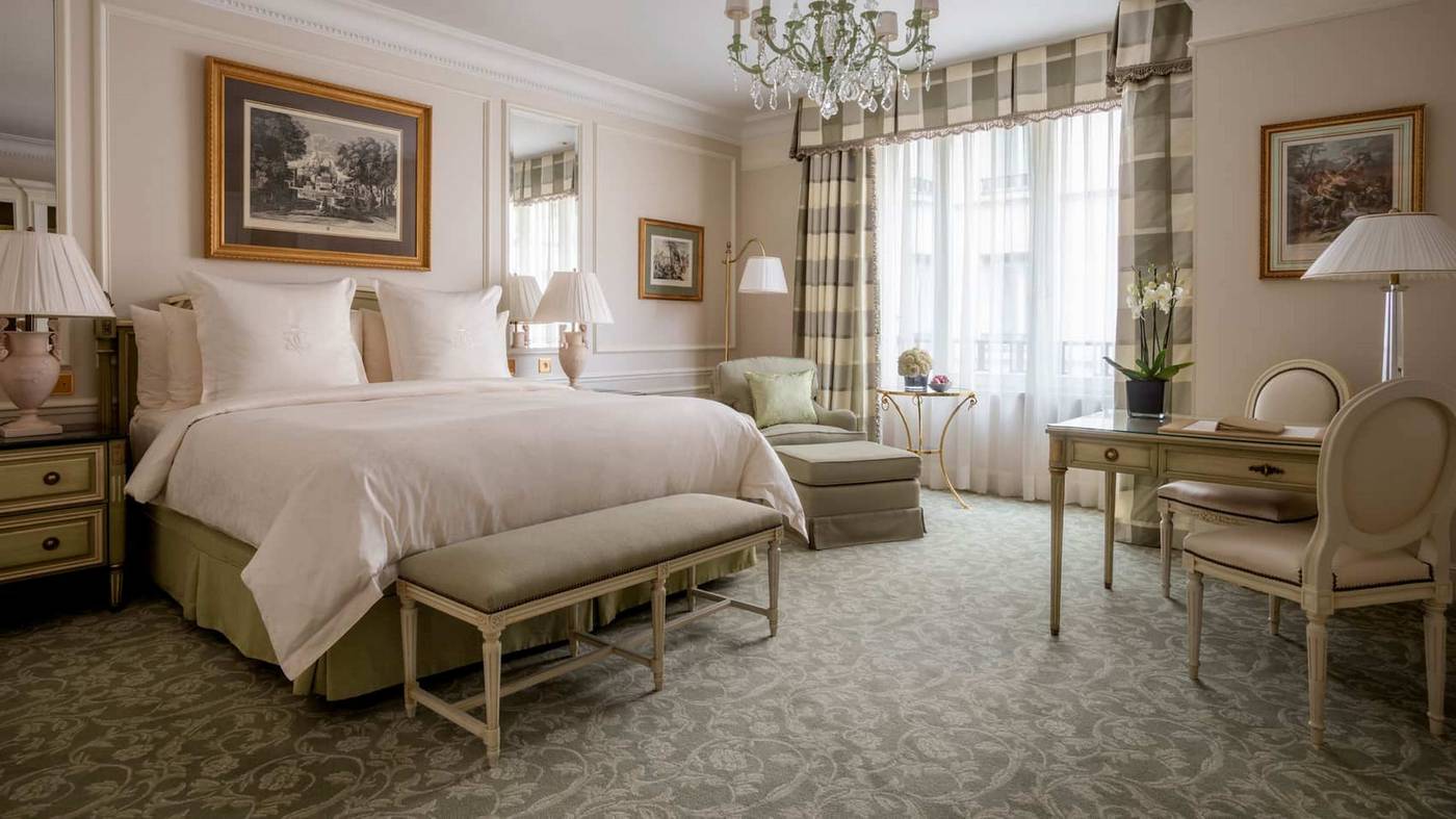 Four-Seasons-Hotel-Paris-Room-18