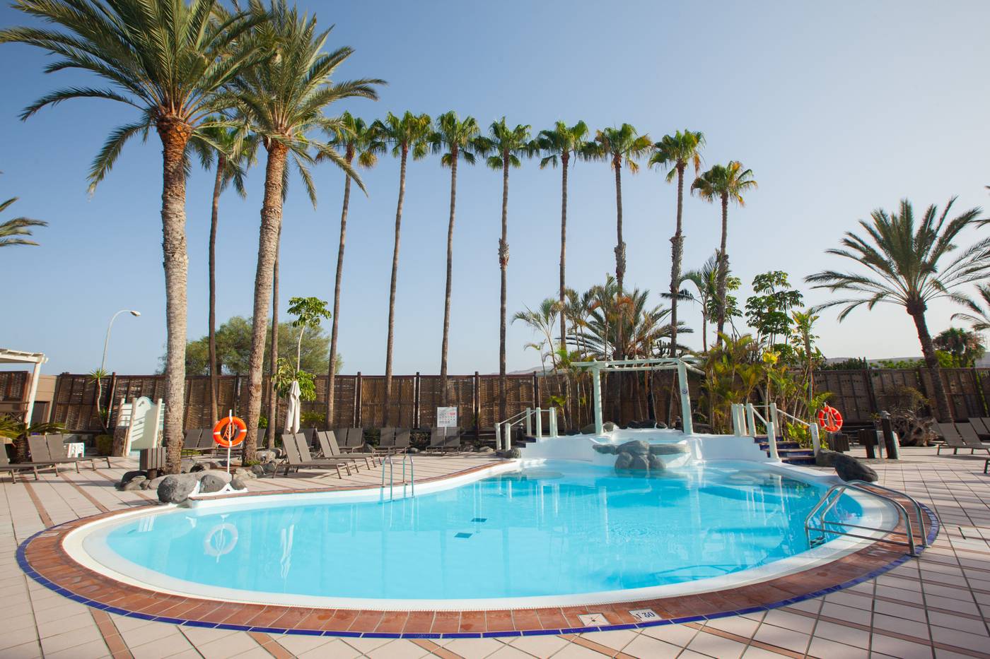 Abora-Continental-by-Lopesan-Hotels-Pool-11