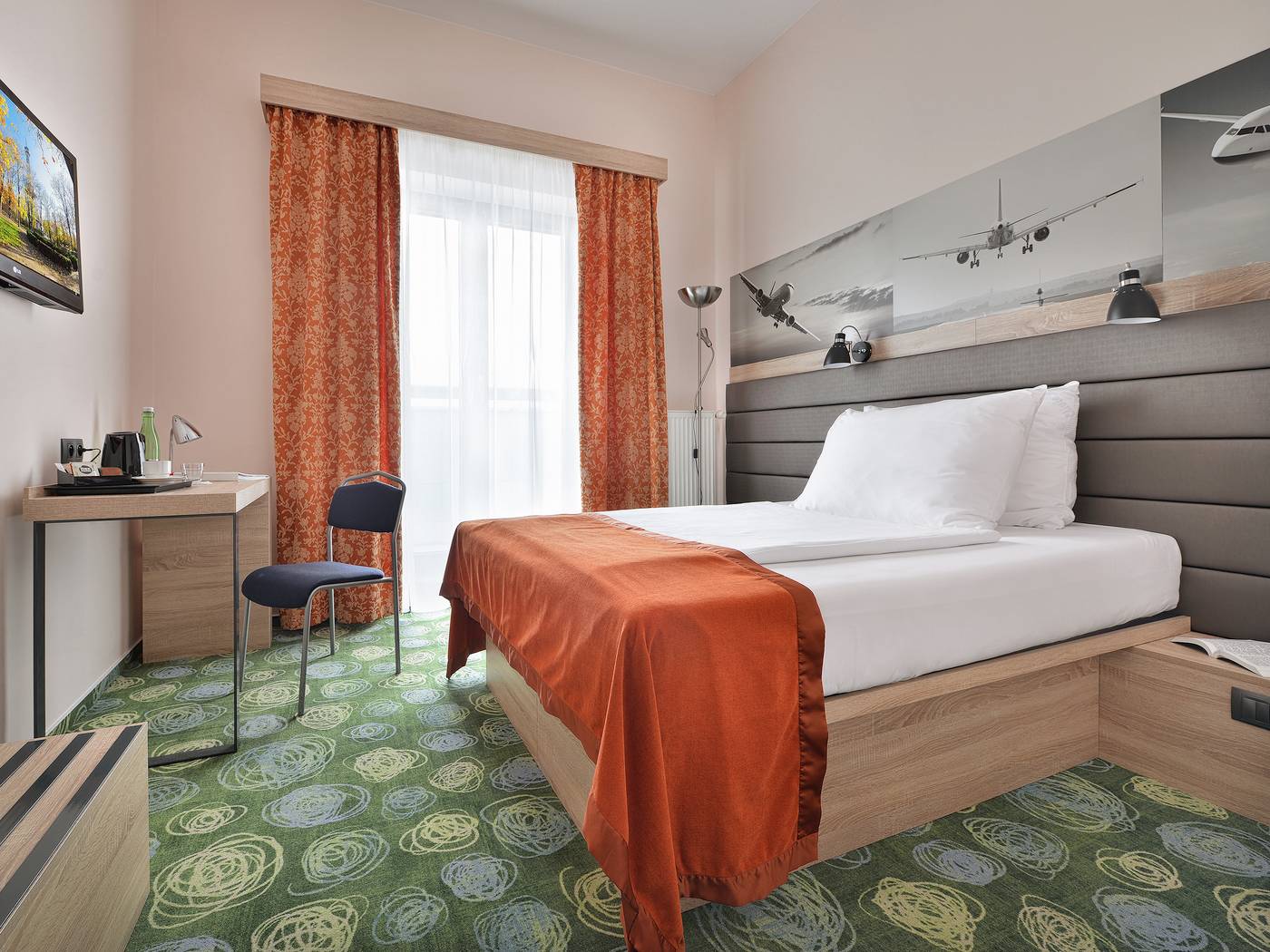 Ramada-Airport-Prague-Room-8