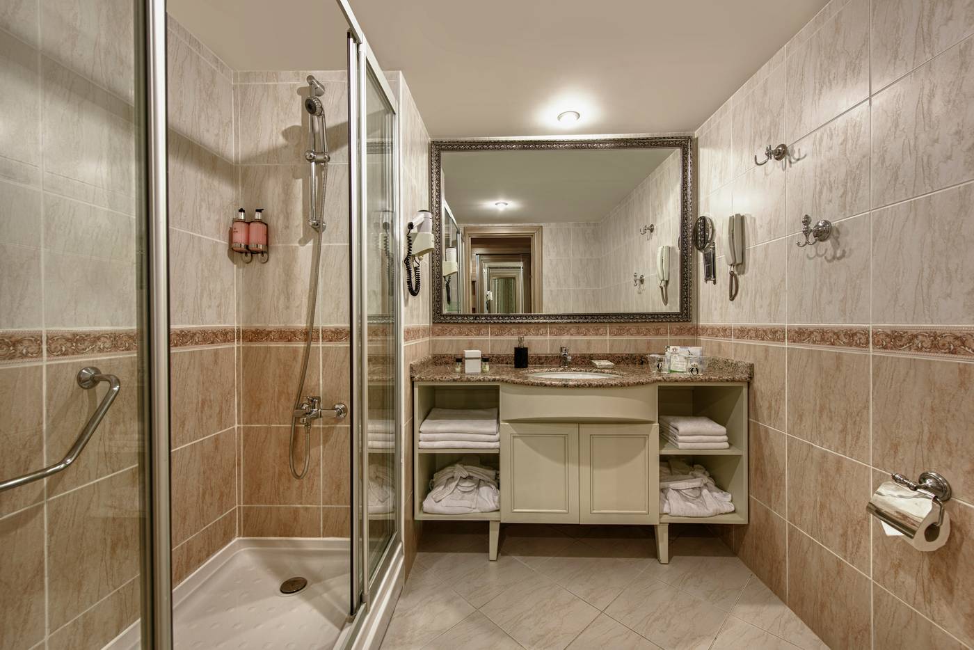 Delphin-Deluxe-Room-20