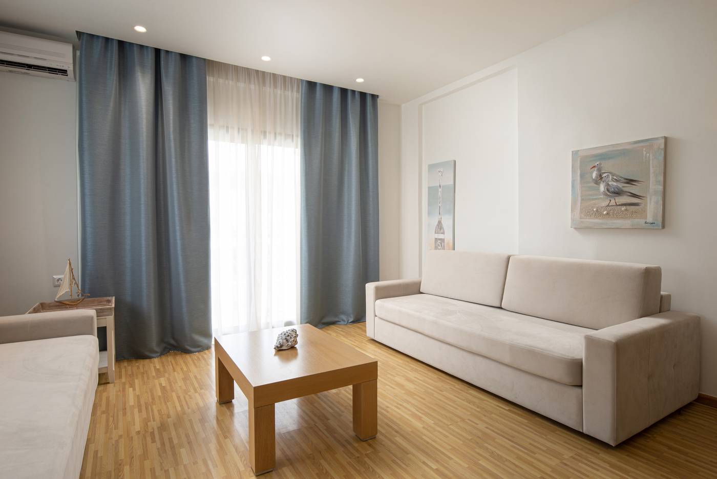 Flegra-Palace-Room-44