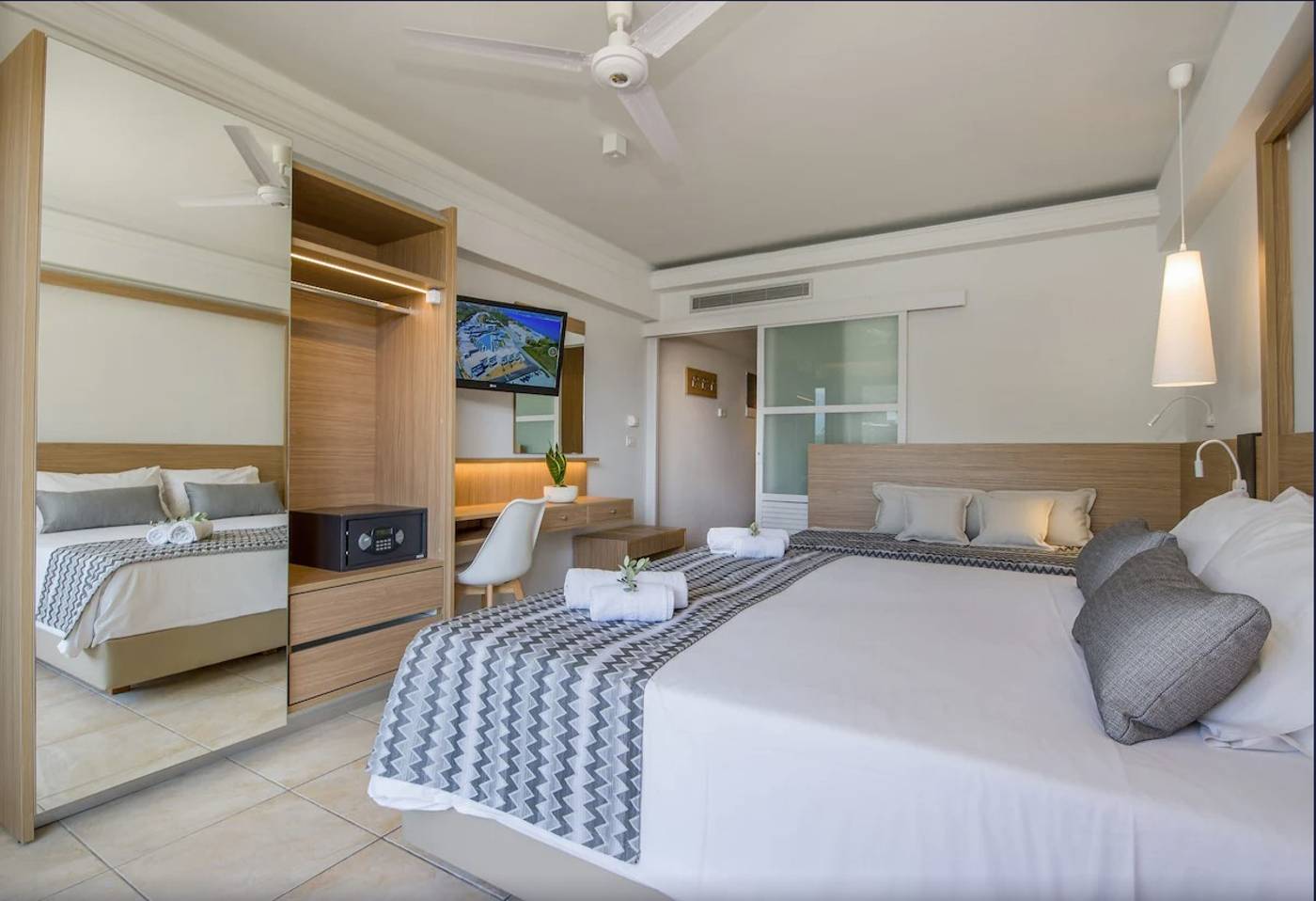 Kiani-Beach-Resort-Room-19