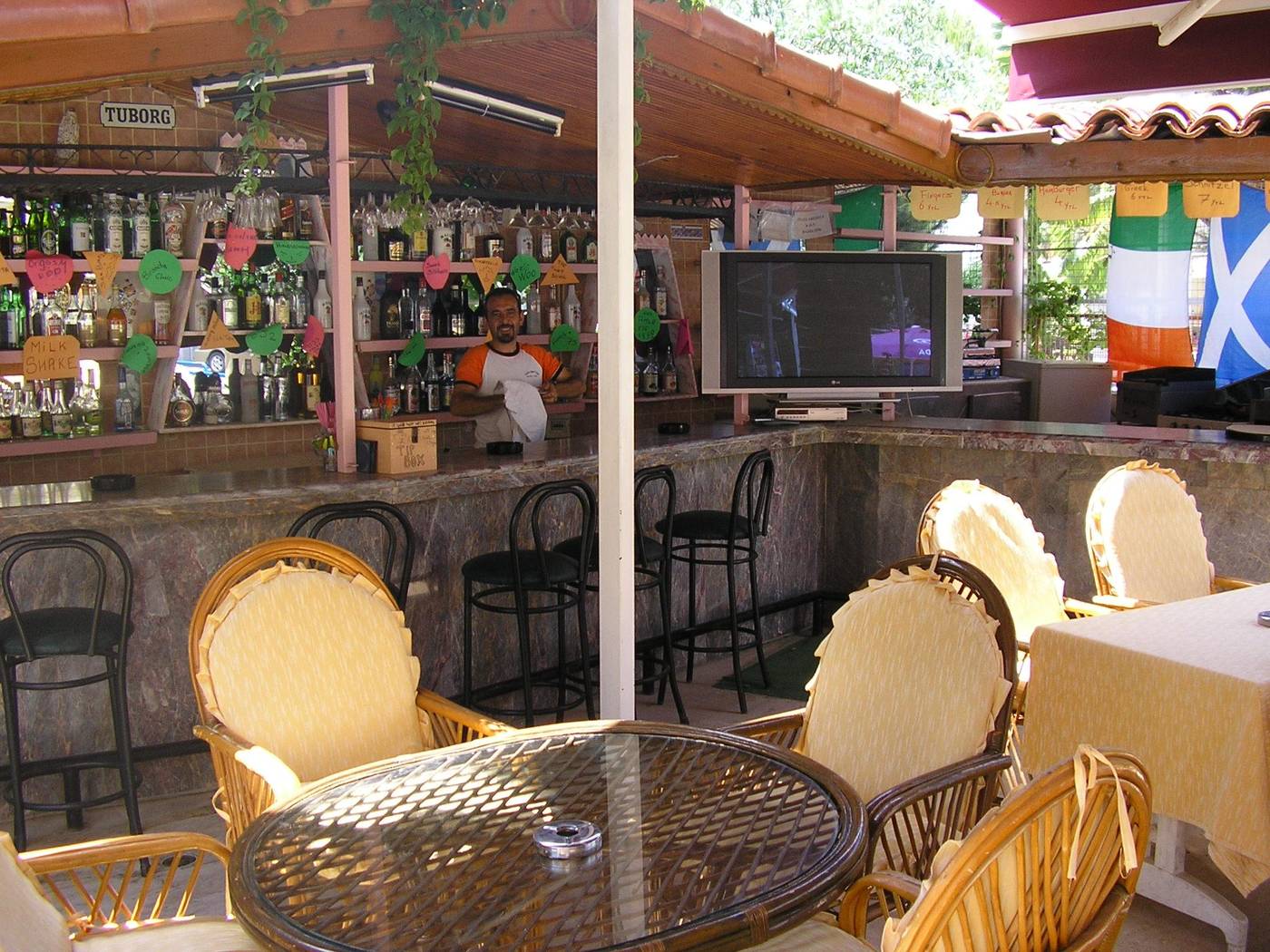 Family-Apart-Restaurant-9