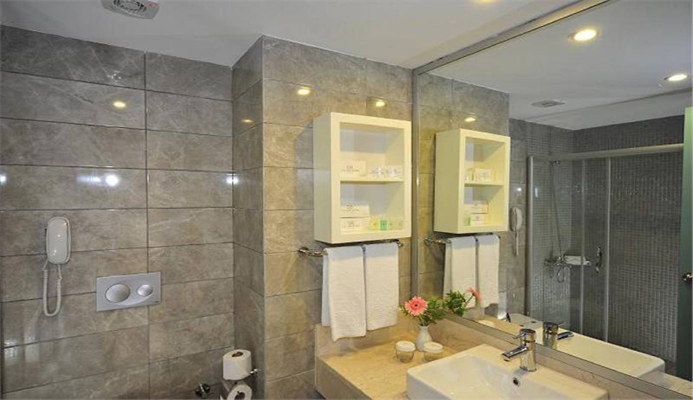 Lake---River-Side-Hotel---Spa-Room-32