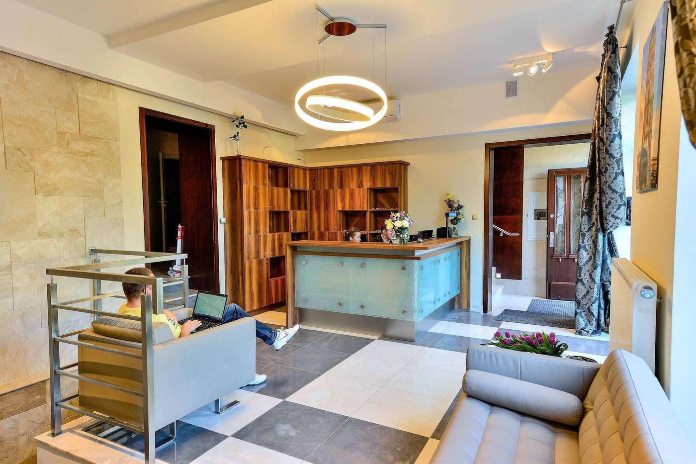 Aparthotel-Miodowa-Lobby-6