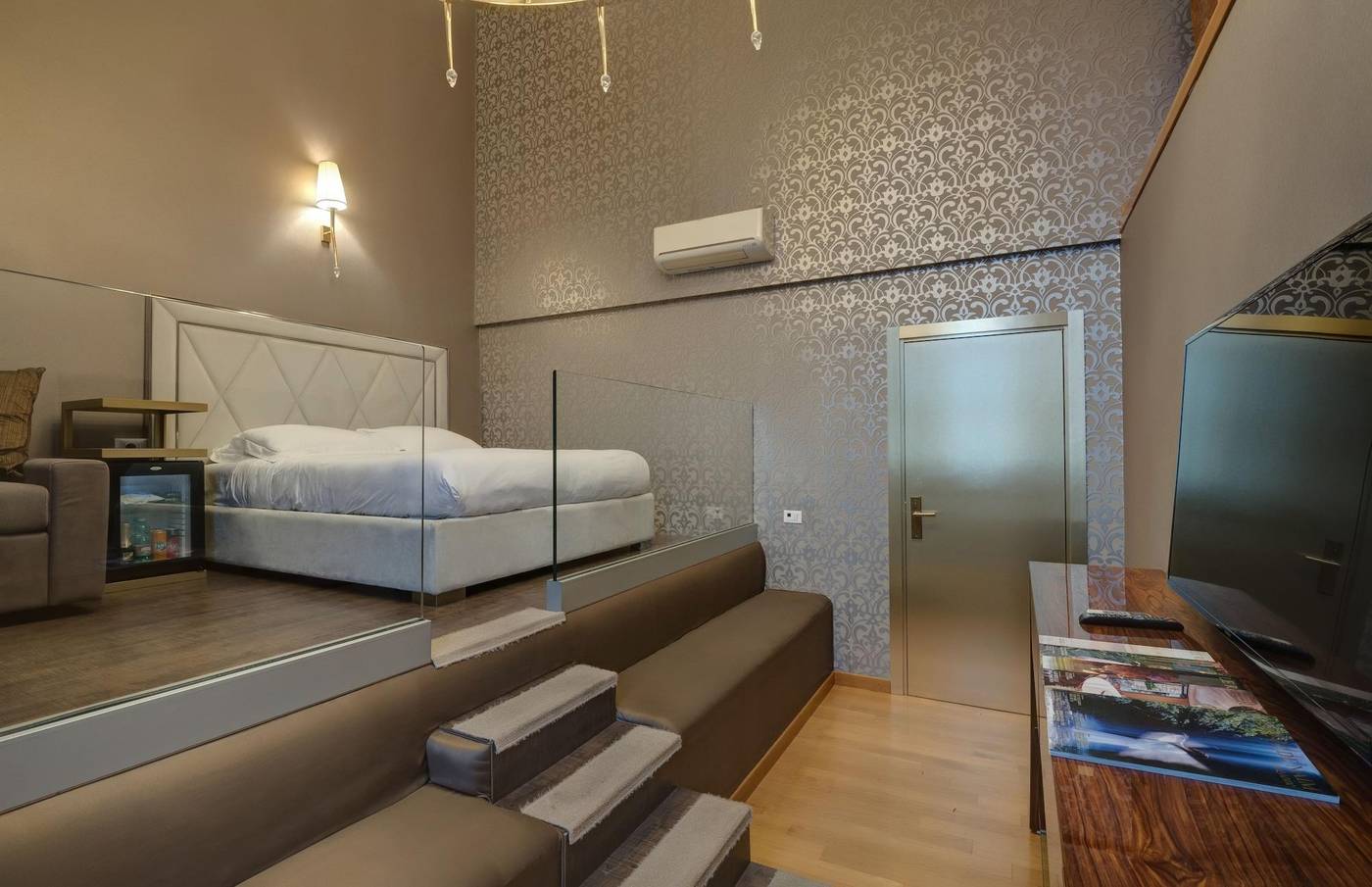Penthouse-Suite-Rome-Room-9