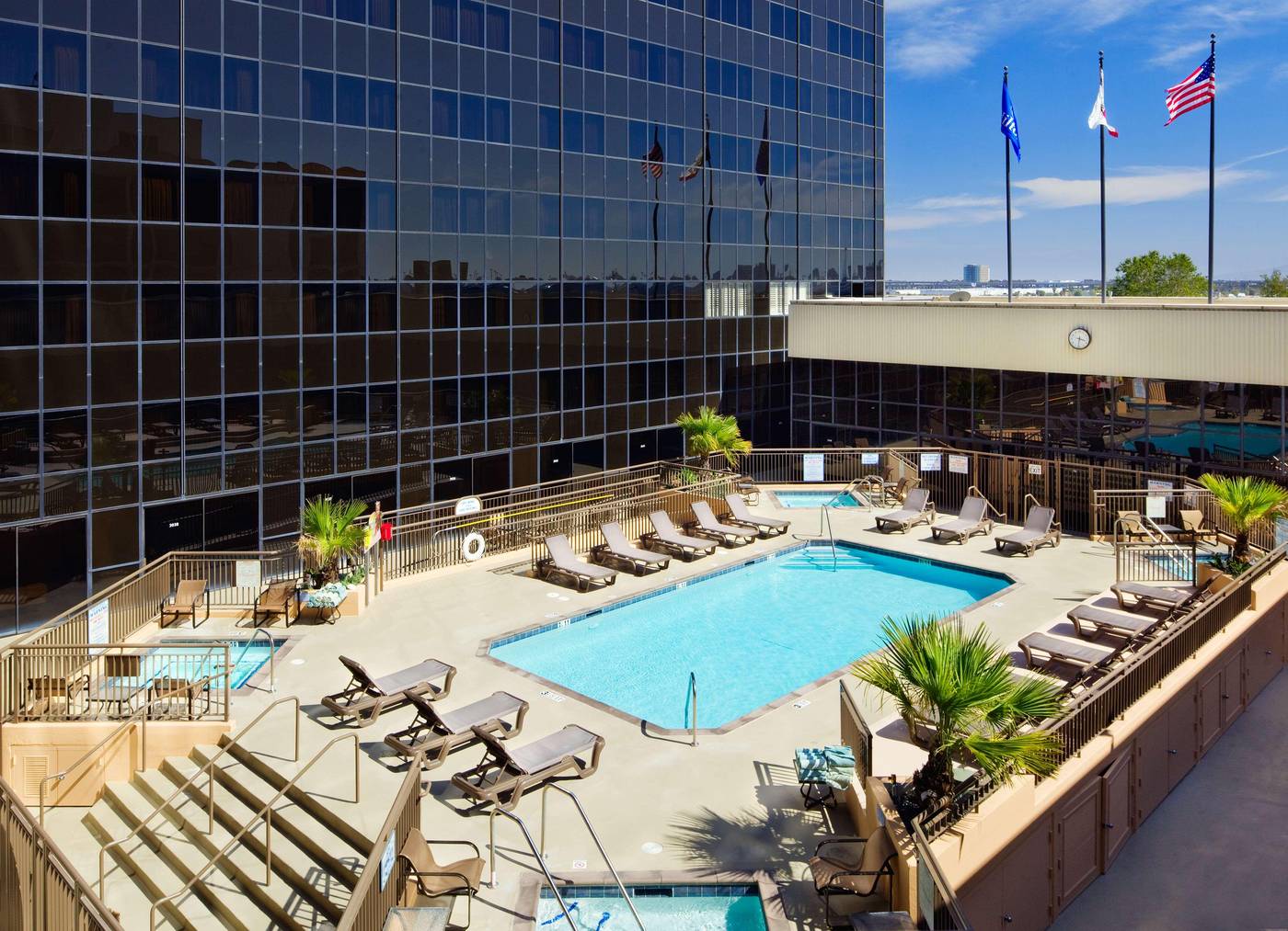 Hilton-Los-Angeles-Airport-Pool-75