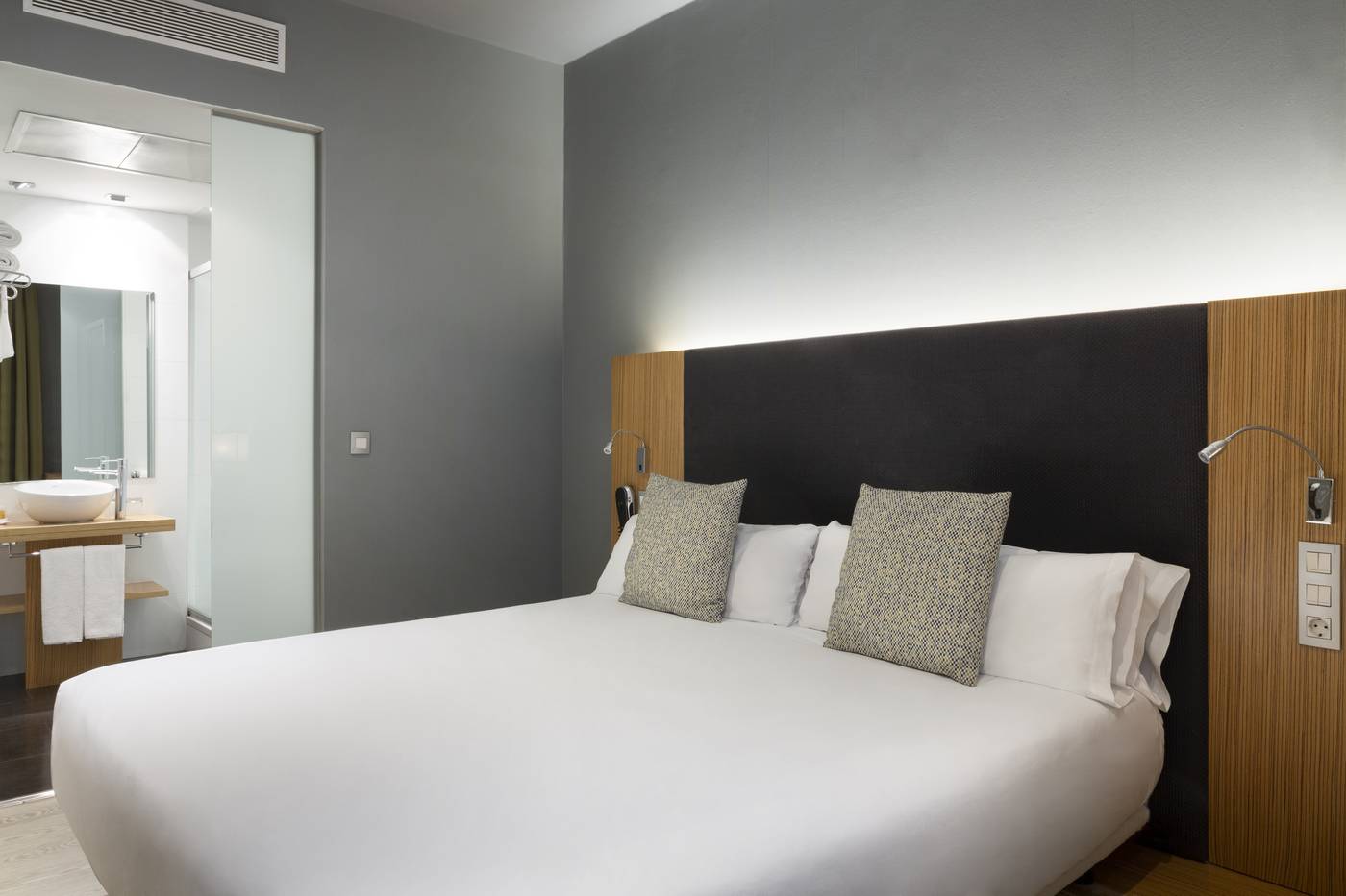 Petit-Palace-Tres-Cruces-Spain-Room-12