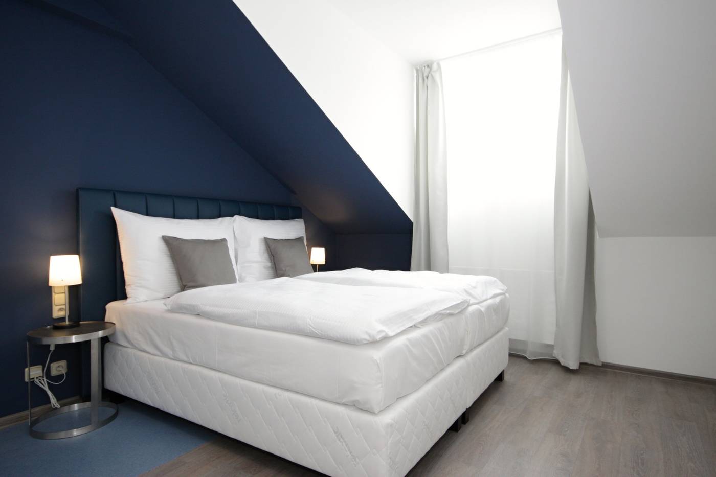 Alveo-Suites-Room-14