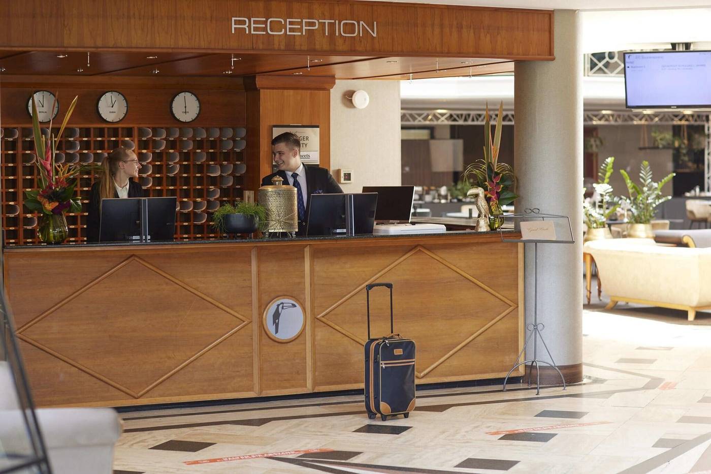 Van-Der-Valk-Hotel-Berliner-Ring-Lobby-20