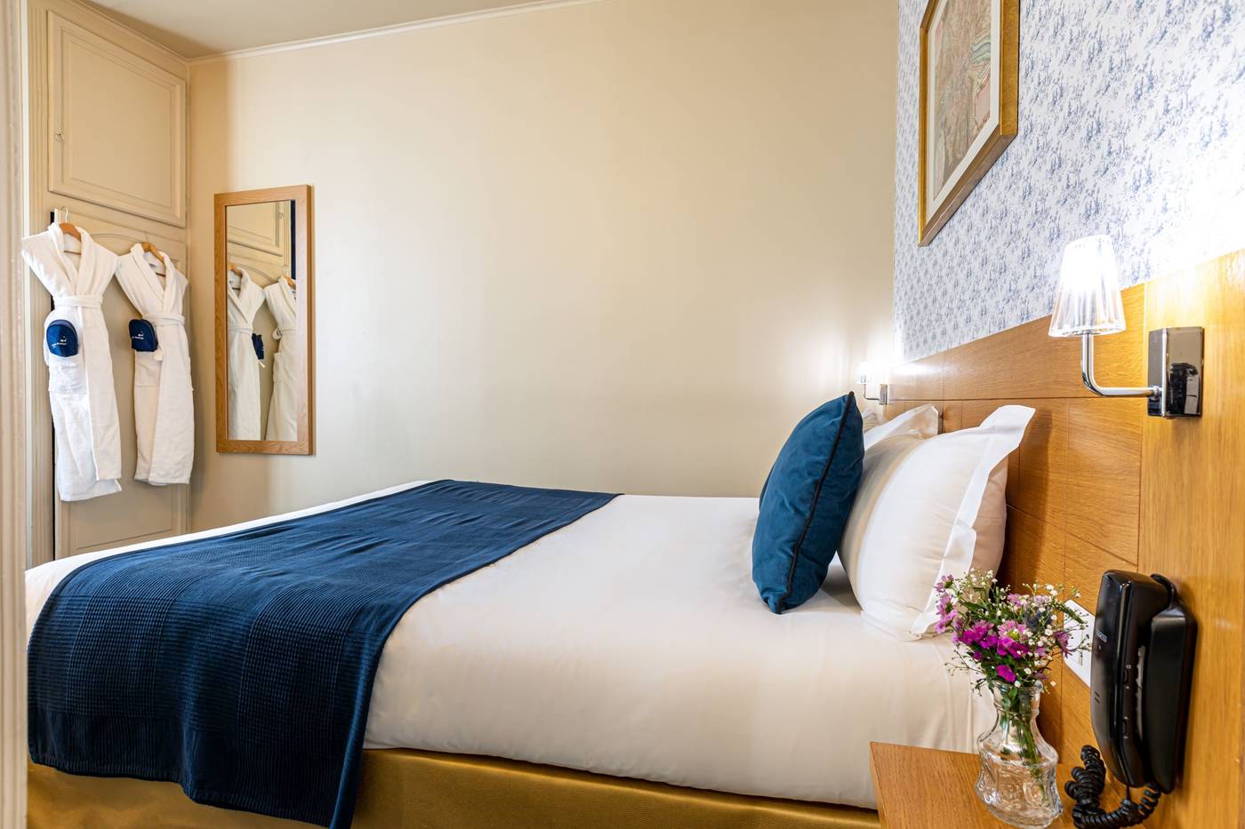 Hotel-Romance-Malesherbes-by-Patrick-Hayat-Room-20