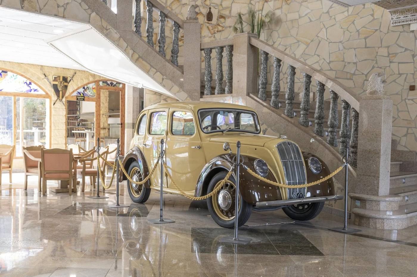 Hotel-Plaza-del-Castillo-Lobby-50