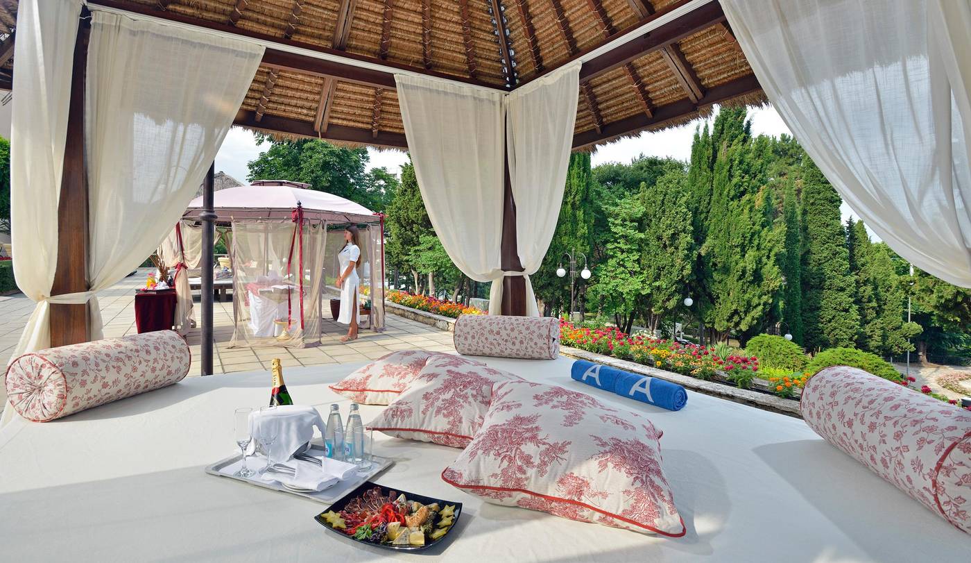 Melia-Grand-Hermitage-Pool-19