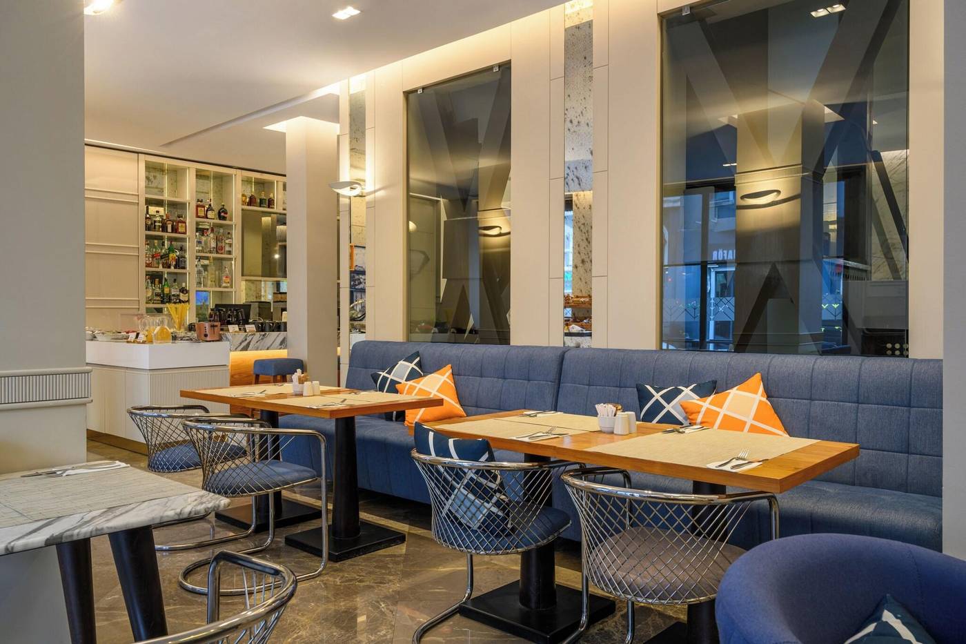 Four-Points-Express-by-Sheraton-Istanbul-Taksim-Restaurant-13