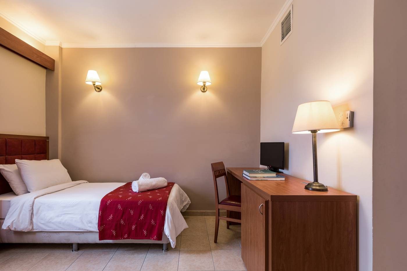 Ariti-Grand-Hotel-Room-31