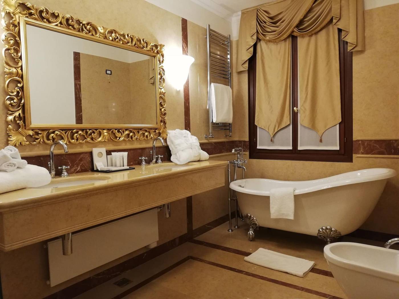 Ca-Bonfadini-Historic-Experience-Room-51