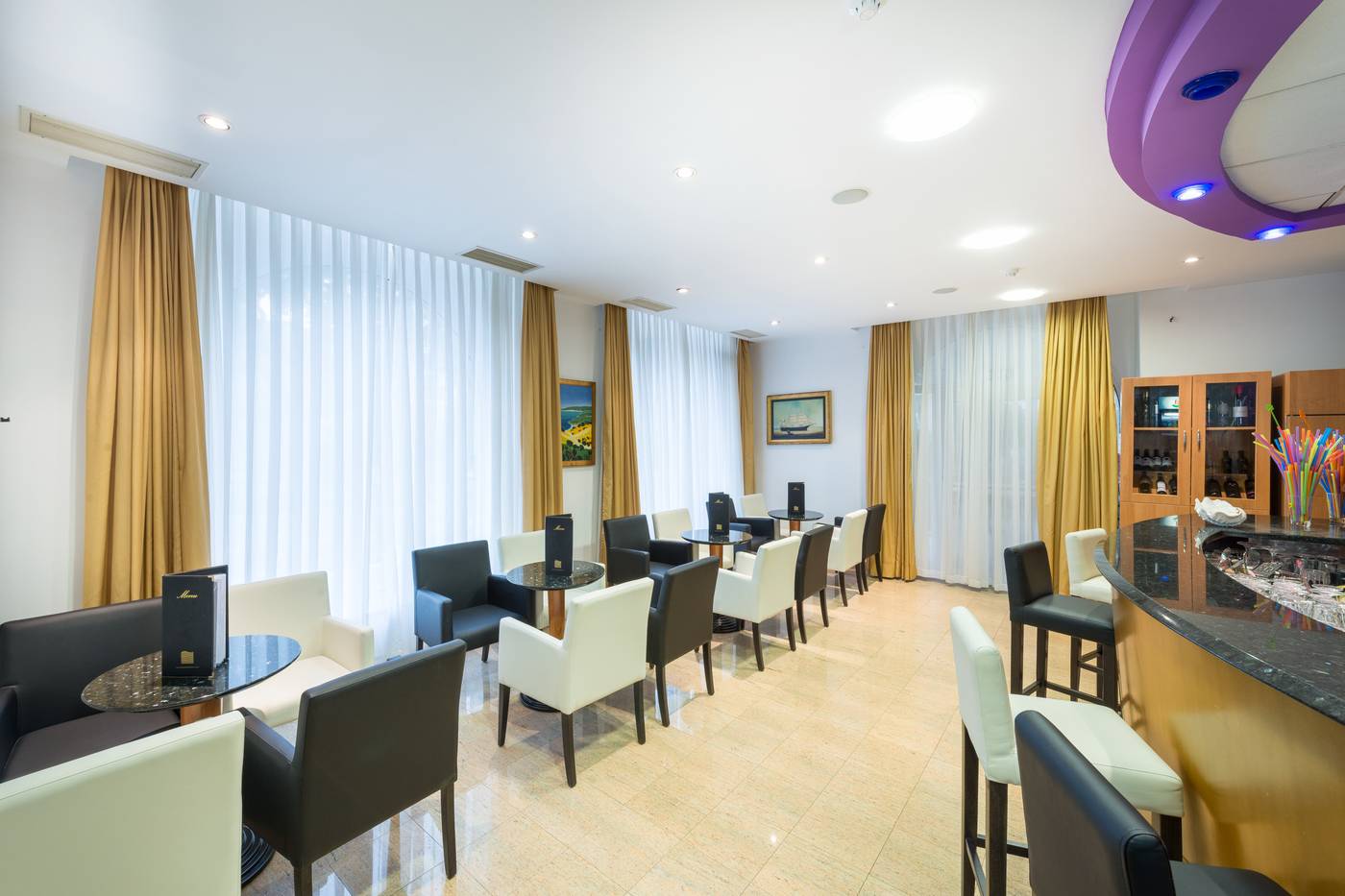 Hotel-Komodor-Bar-38