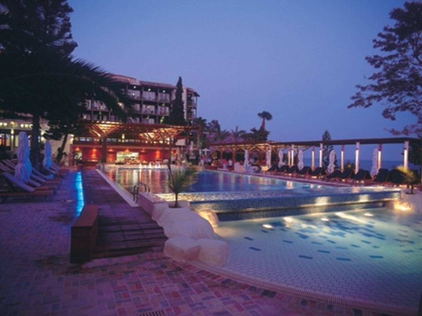 Columbia Beach Hotel