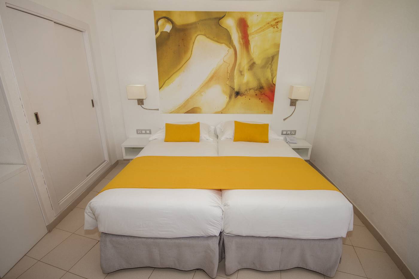 Servatur-Waikiki-Room-33