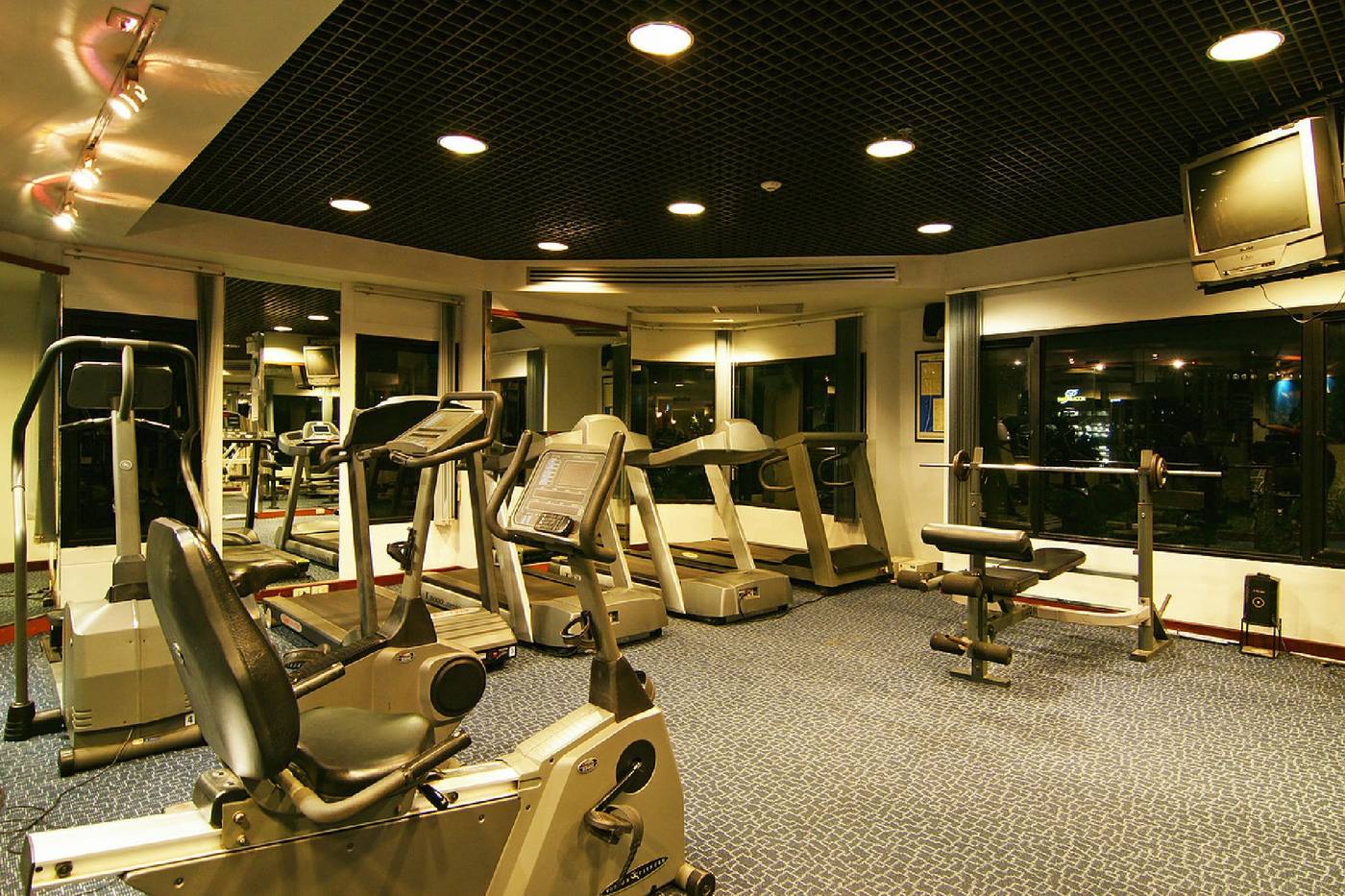 Grand-Diamond-Suites-Hotel-Sports-and-Entertainment-27