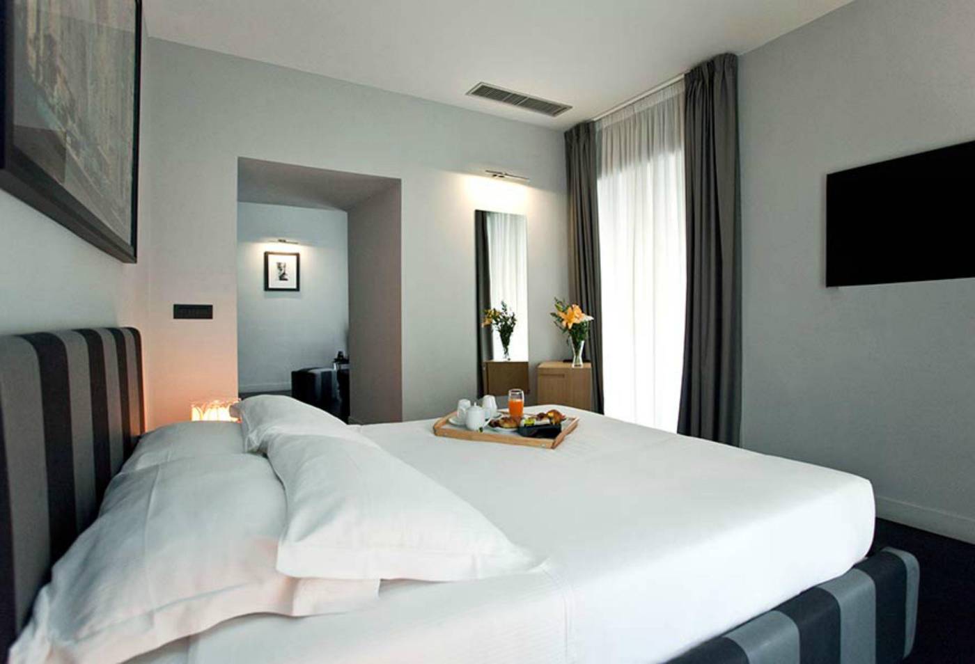 Suite-Art-Navona-Room-14