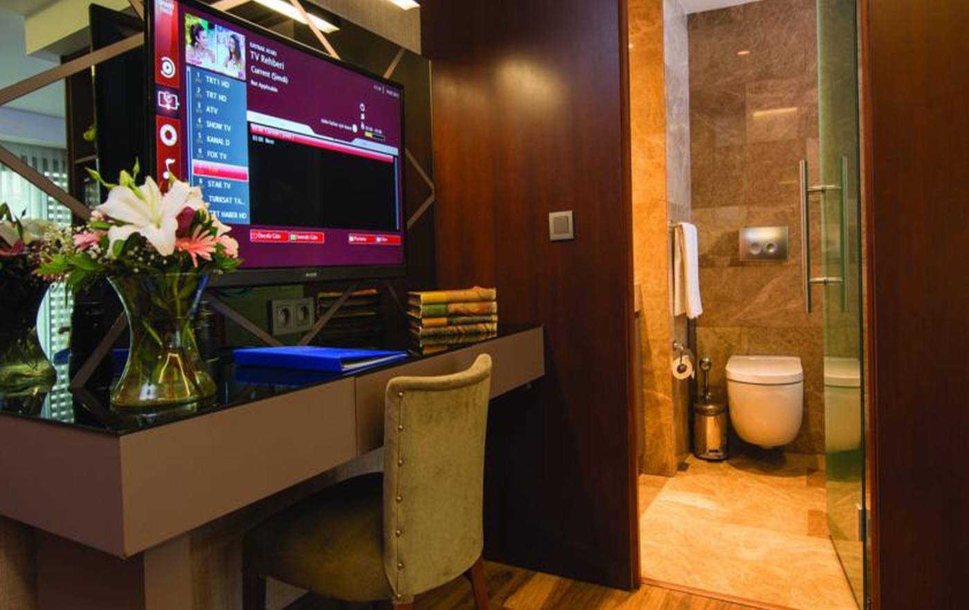 Blueway-Historical-Hotel-Room-15