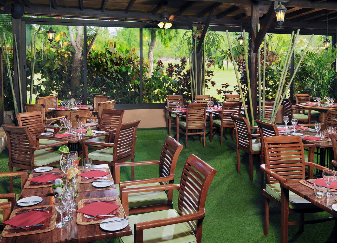 Green-Garden-Resort-and-Suites-Restaurant-15