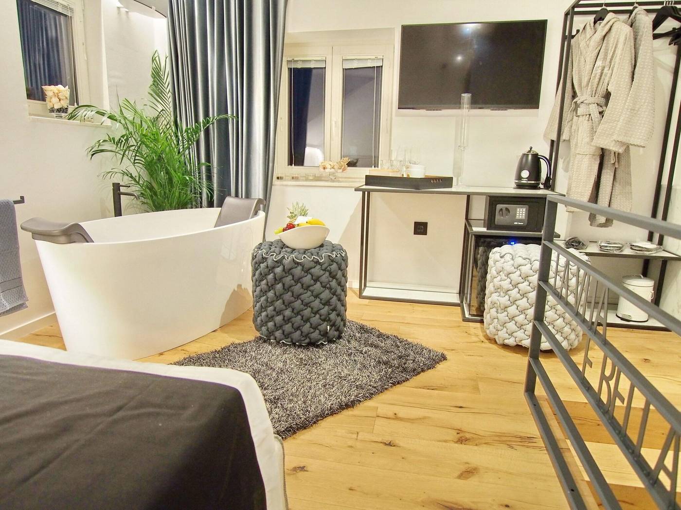 La-Vita-E-Bella-Ii-Room-25