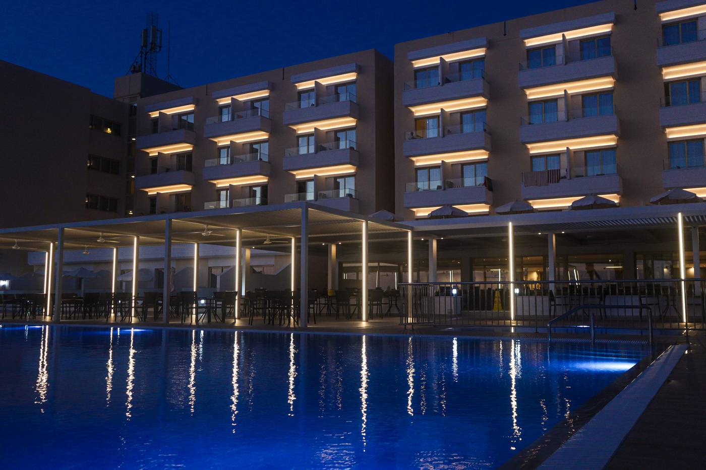 Queens-Bay-Hotel-Pool-5