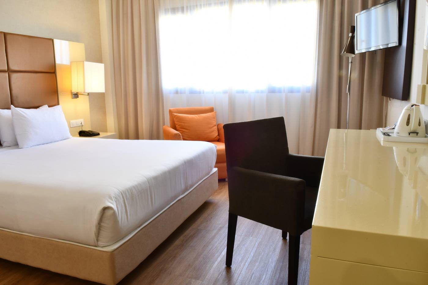 Holiday-Inn-Madrid-Las-Tablas-Room-21