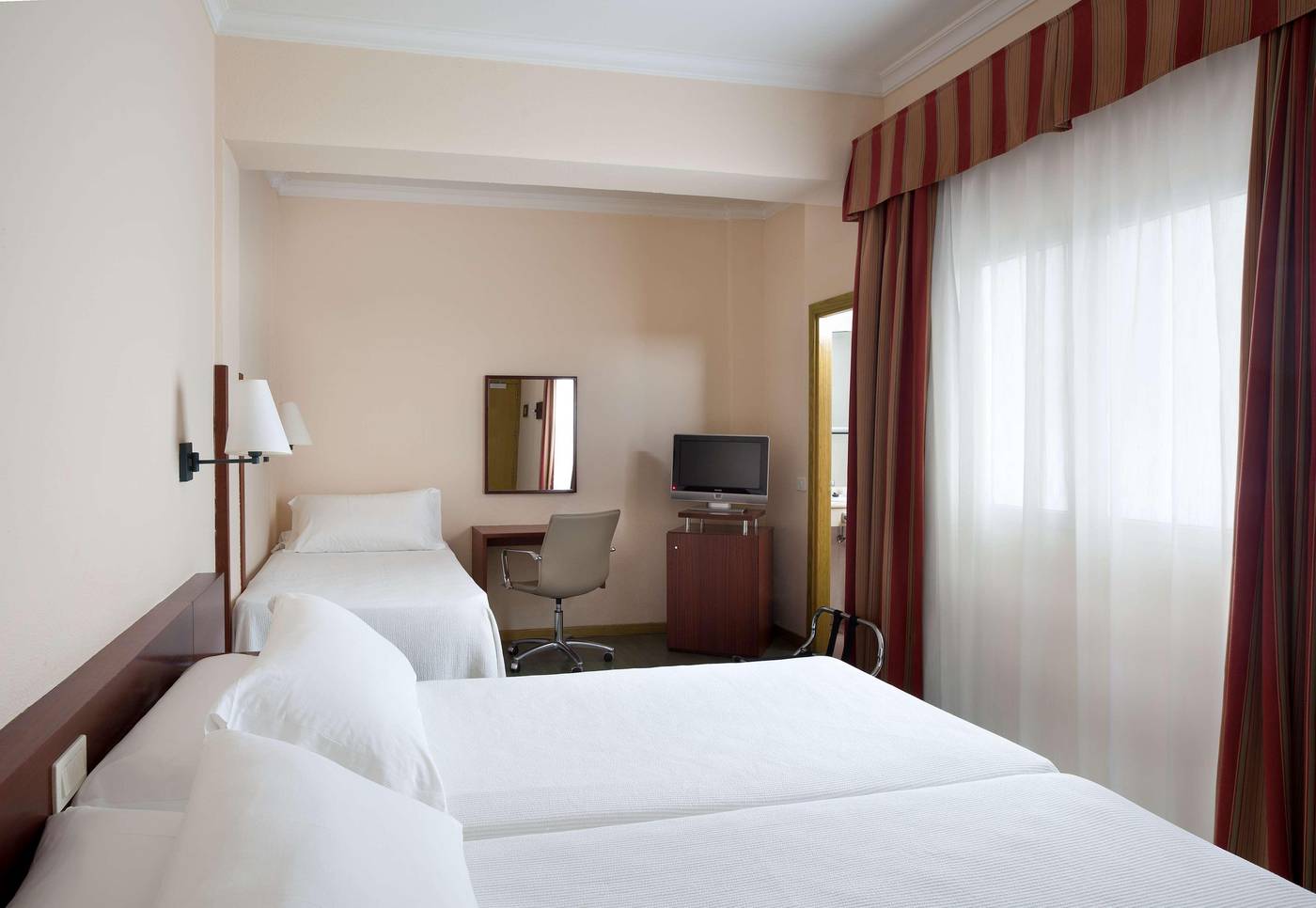 NH-Las-Palmas-Playa-las-Canteras-Room-15