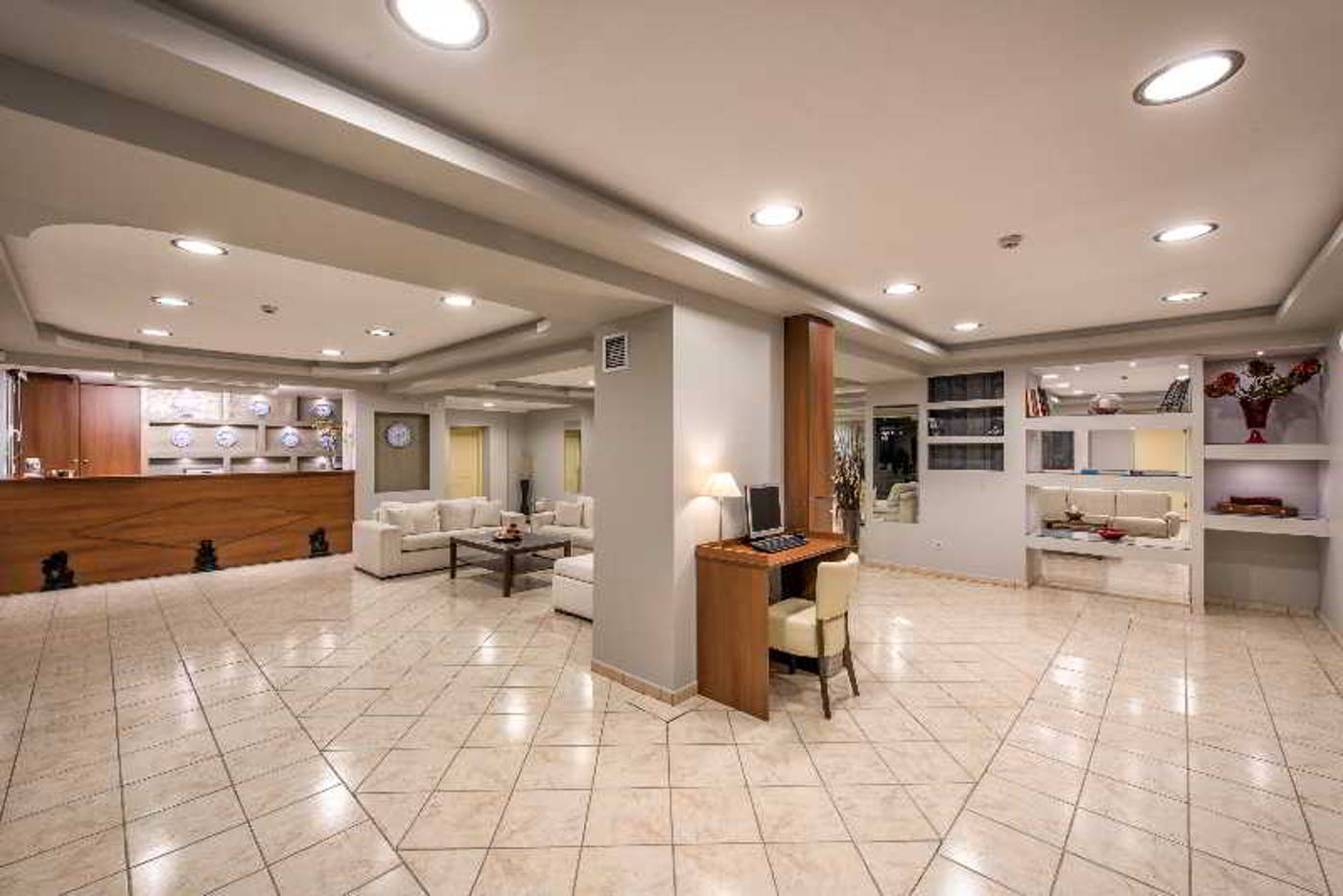 Varres-Hotel-Lobby-39