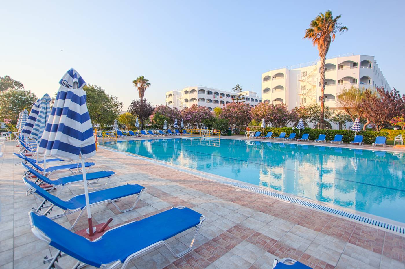 Continental-Palace-Pool-2