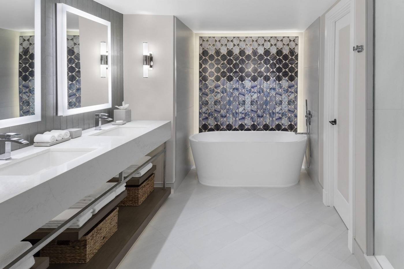 The-Royal-at-Atlantis-Room-36