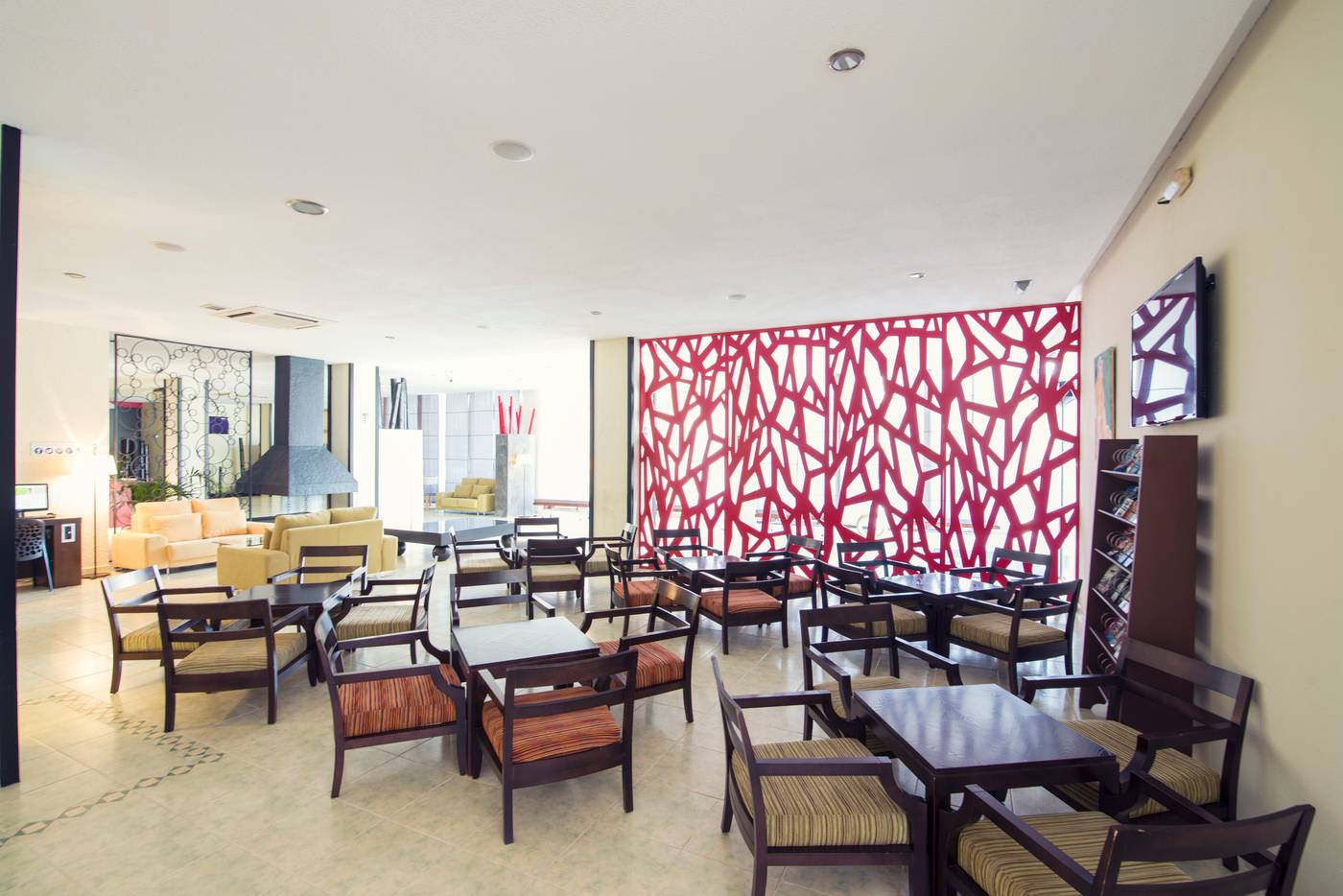 Azuline-Hotel-Pacific-Lobby-35