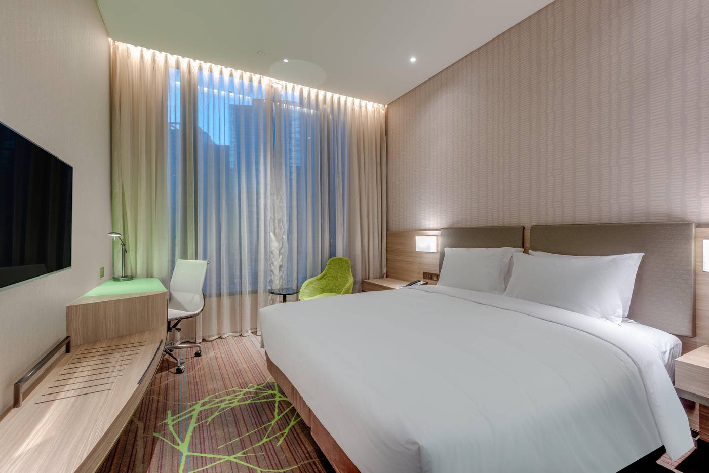 Holiday-Inn-Express-Hong-Kong-Kowloon-CBD2-Room-12