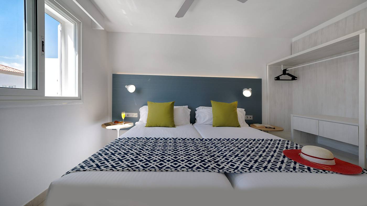 Broncemar-Beach-Room-23