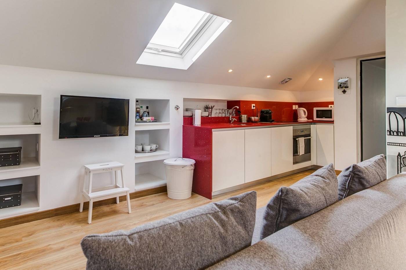 Home-Out-Rooms---Apartments-Room-91