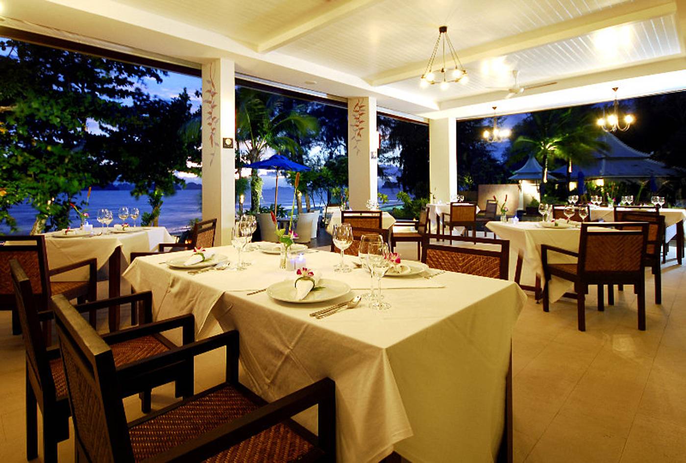 Anyavee-Tubkaek-Beach-Resort-Restaurant-13