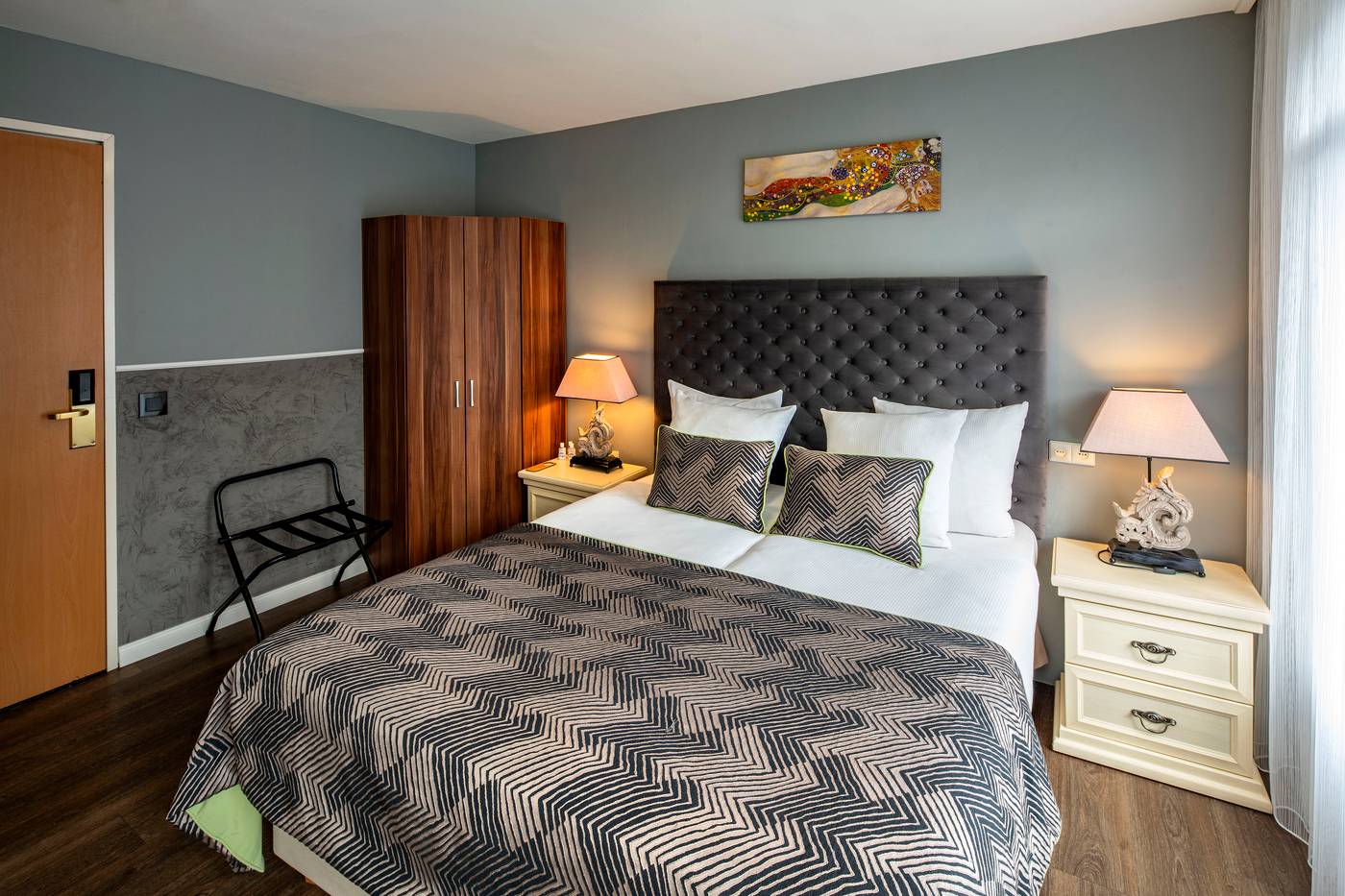 Hotel-Jupiter-Room-9