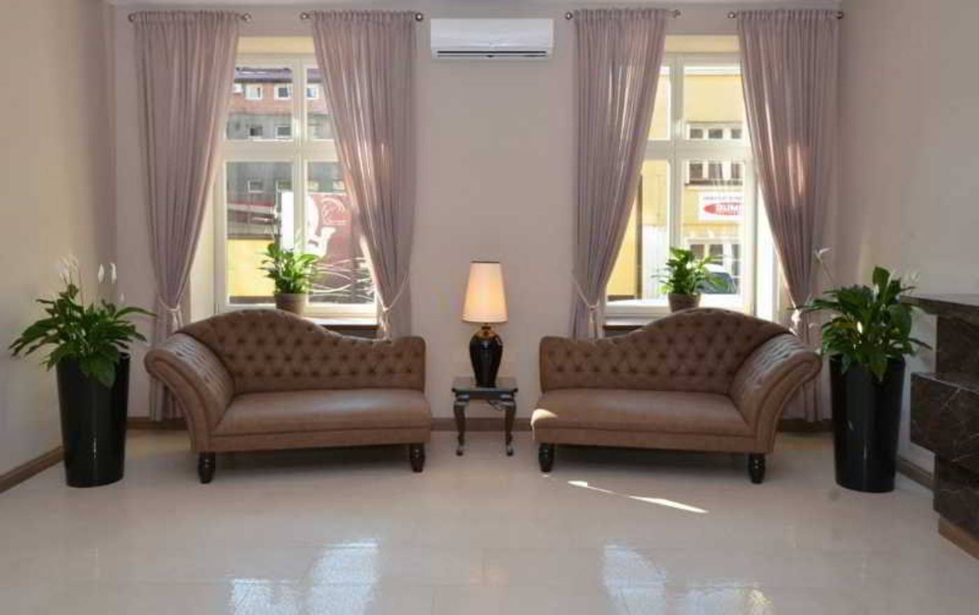 Metropolitan-Boutique-Hotel-Lobby-11