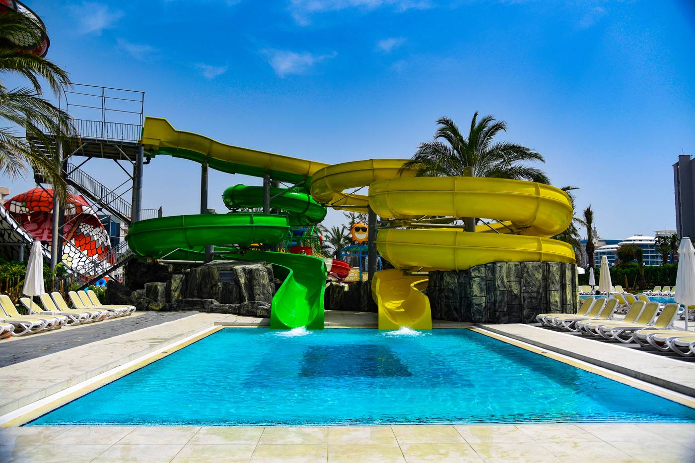 Royal-Wings-Hotel-Pool-5