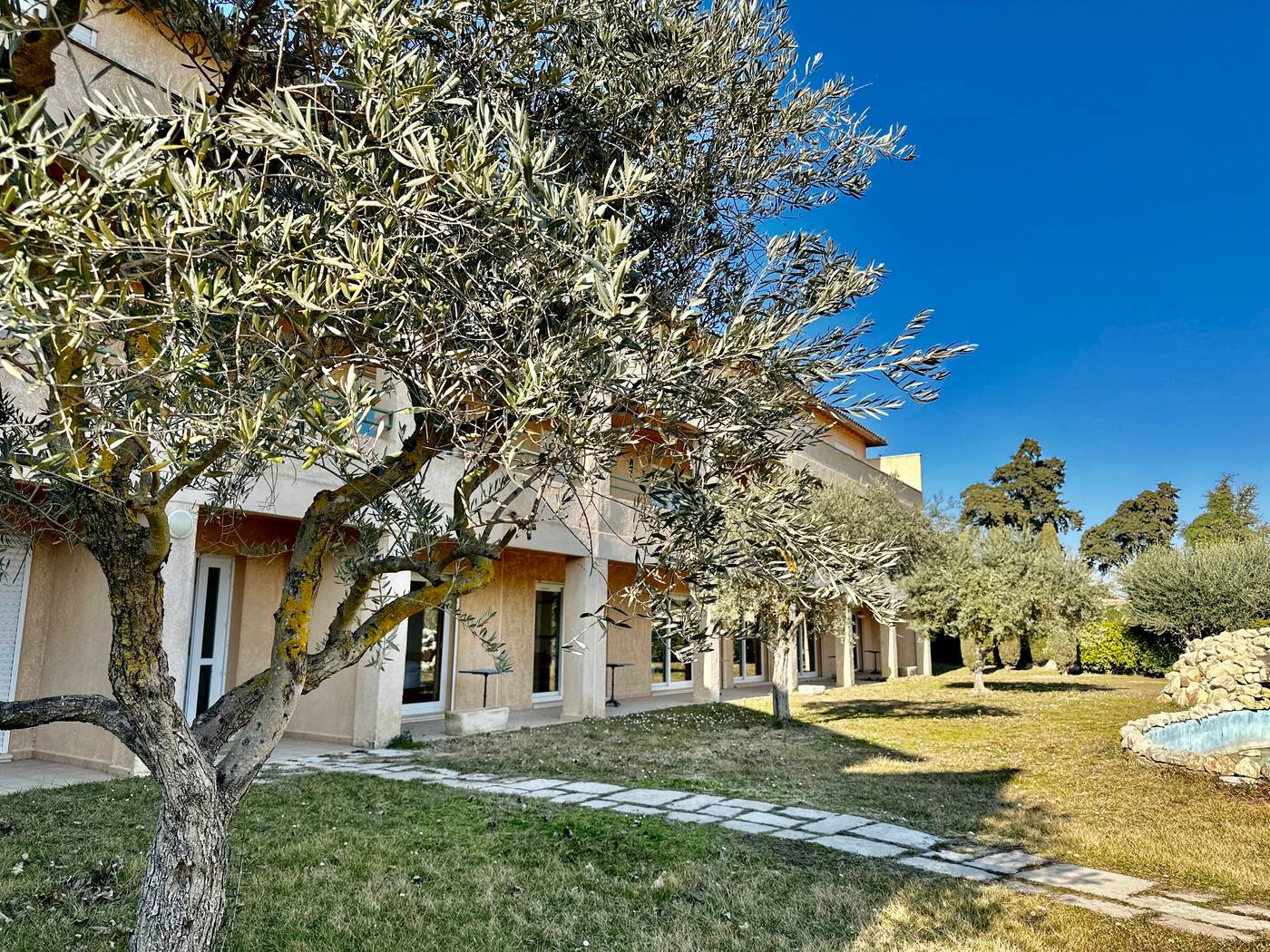Hotel La Perna-France-PERNES LES FONTAINES-General view-1