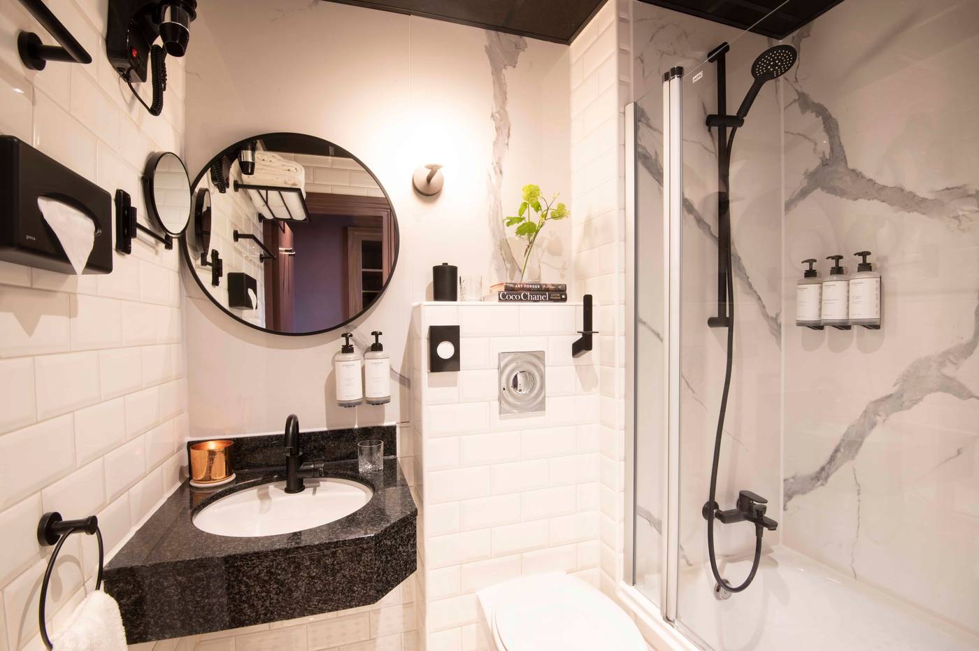 Jan-Luyken-Amsterdam-Room-25