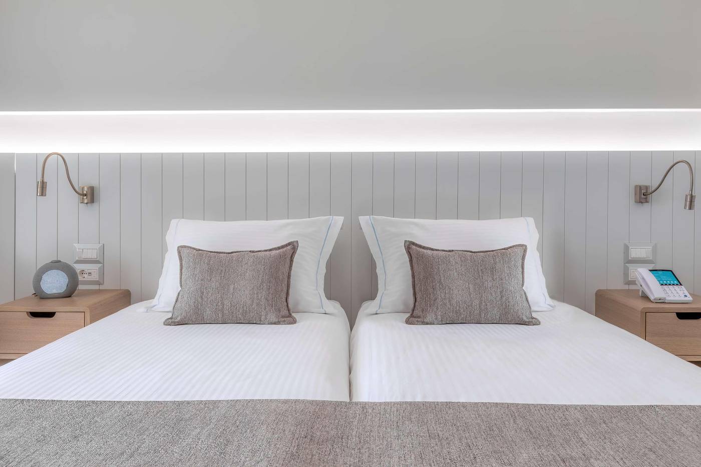 Neptune-Hotels---Resort--Convention-Centre---Spa-Room-43