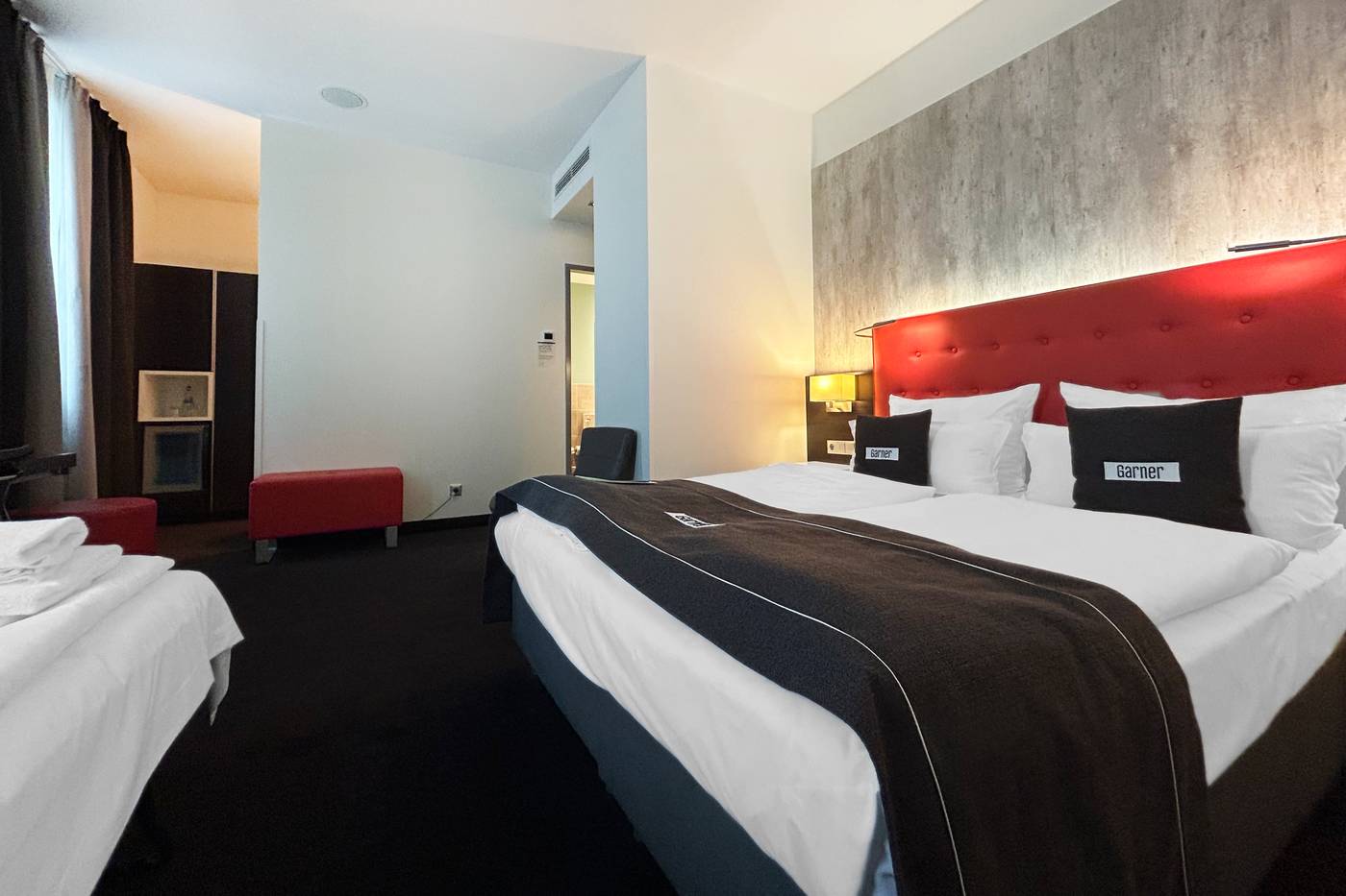 Select-Hotel-Berlin-The-Wall-Room-26