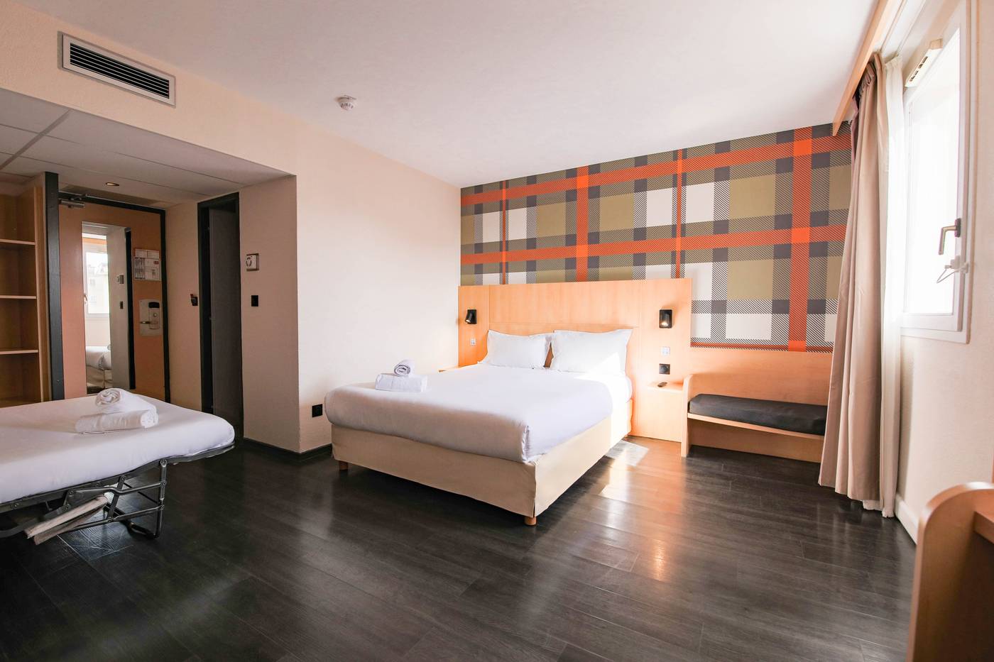 easyHotel-Nice-Palais-de-Congres-Room-10
